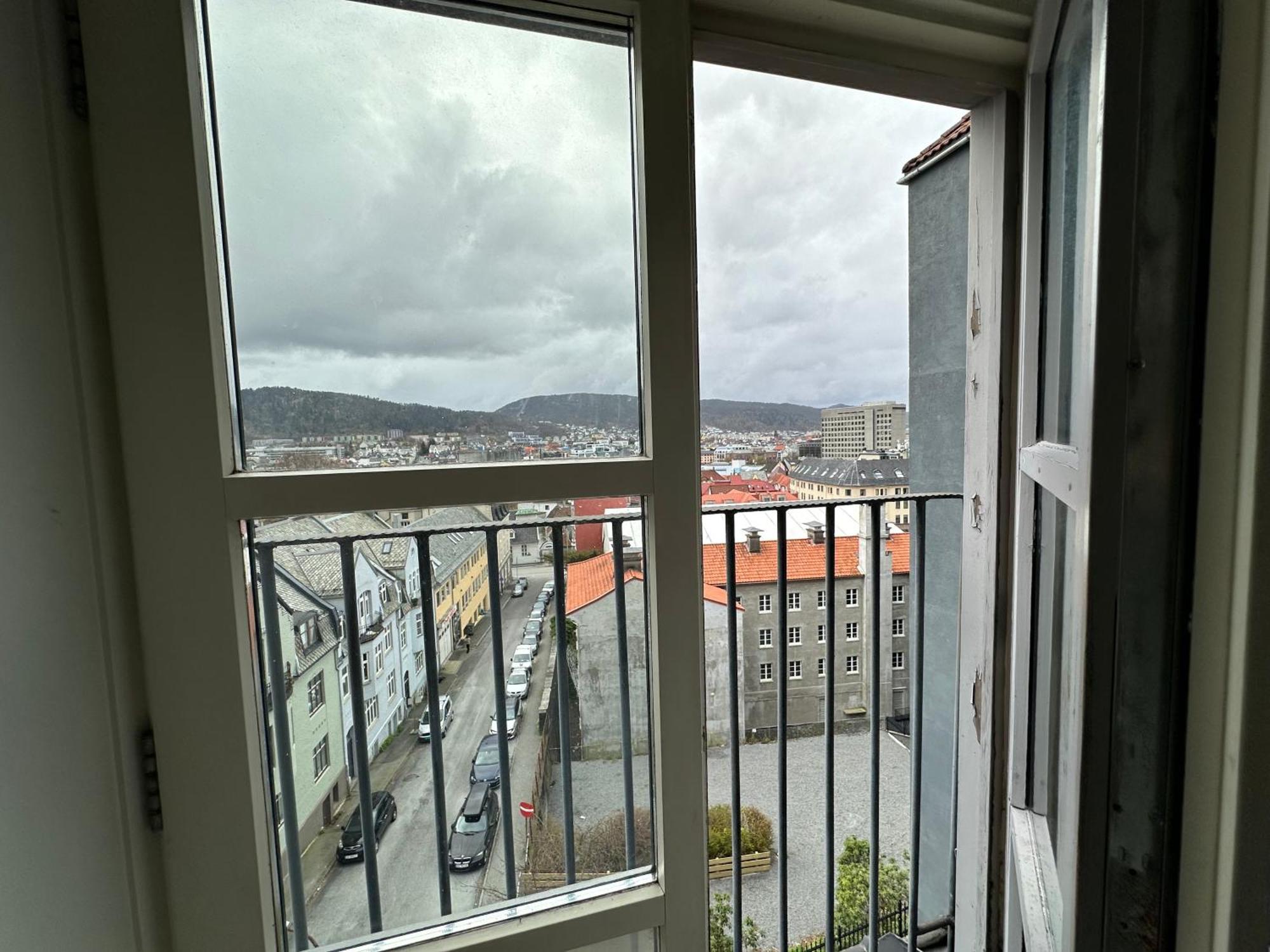 Sjarmerende Bolig Like Ved Togstasjonen Apartment Bergen Exterior photo